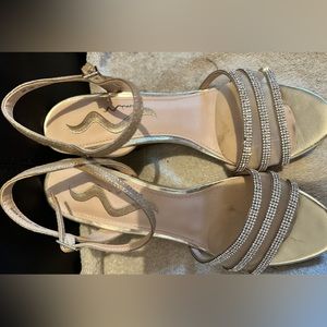 Silver wedges, size 38- cute strappy number!